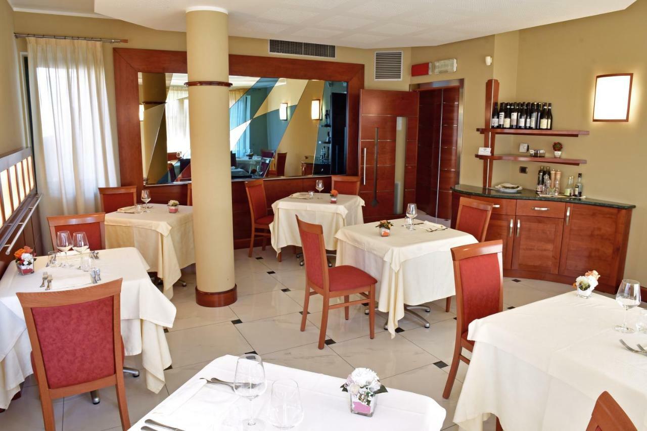 Albergo Ristorante San Marco Carmagnola Exterior foto